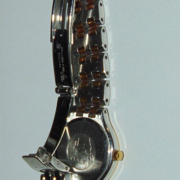 Ladies OMEGA DeVIlle Two Tone Watch battery is fine Keeps great time - Picture 4 of 6